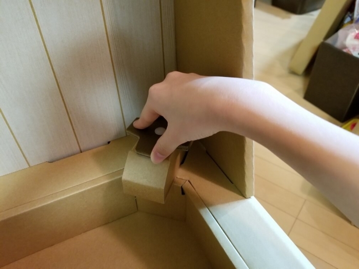 ダンボールキッチンの蛇口も回転式
