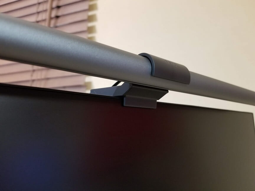 BenQ ScreenBar Plusの設置