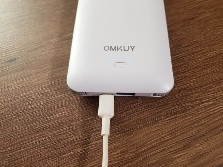 OMKUYモバイルバッテリーの充電