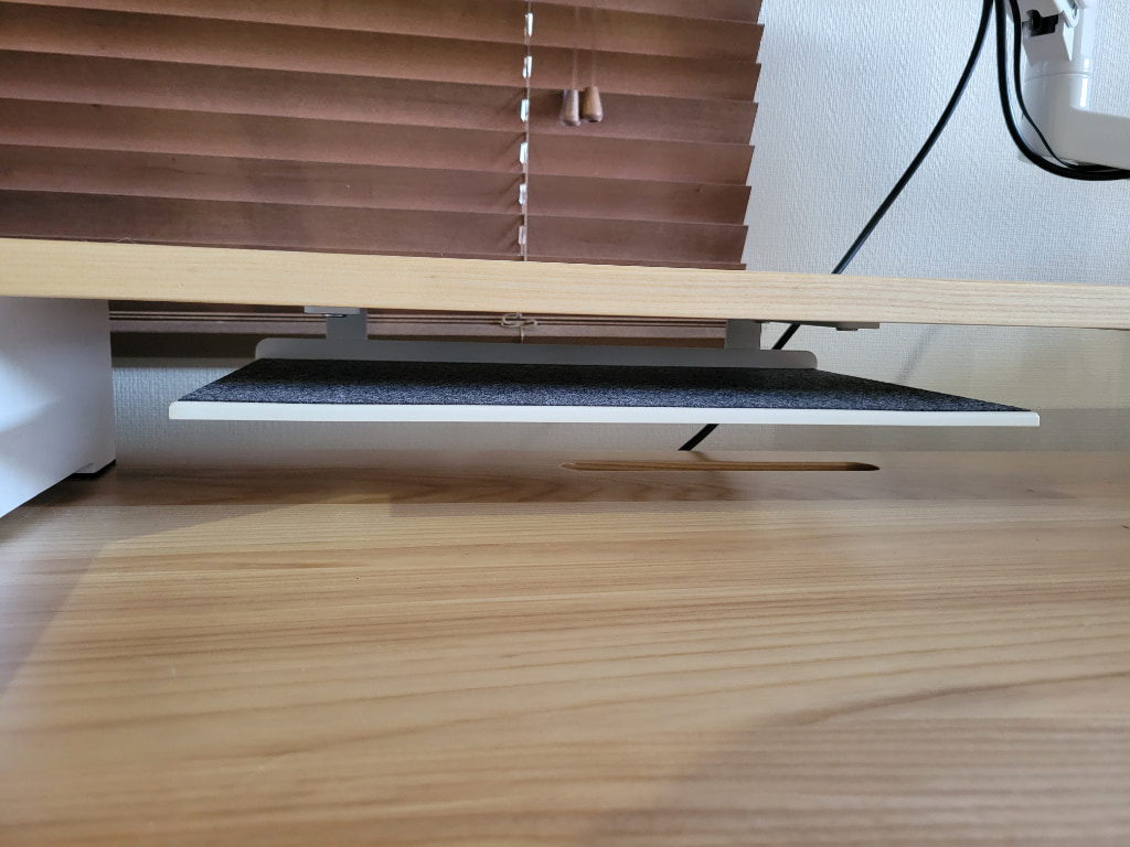 Rasical DeskのPCトレイ
