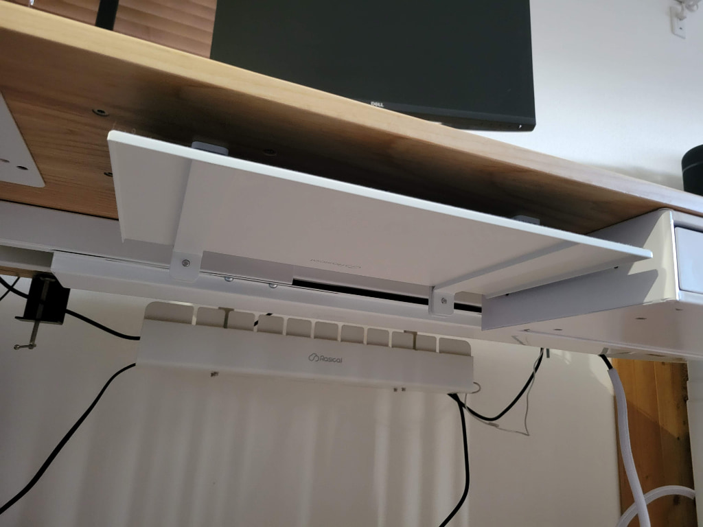 Rasical DeskのPCトレイ