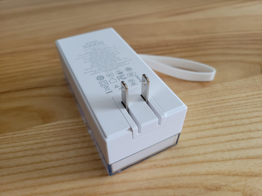 Sharge Retractable 3-in-1 モバイルバッテリー