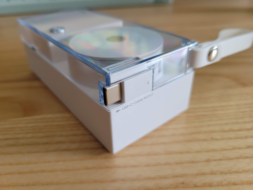 Sharge Retractable 3-in-1 モバイルバッテリー