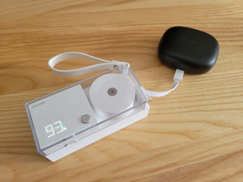 Sharge Retractable 3-in-1 モバイルバッテリー