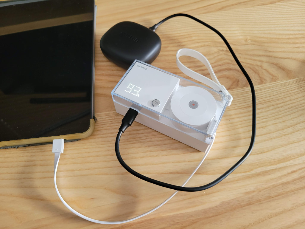 Sharge Retractable 3-in-1 モバイルバッテリー