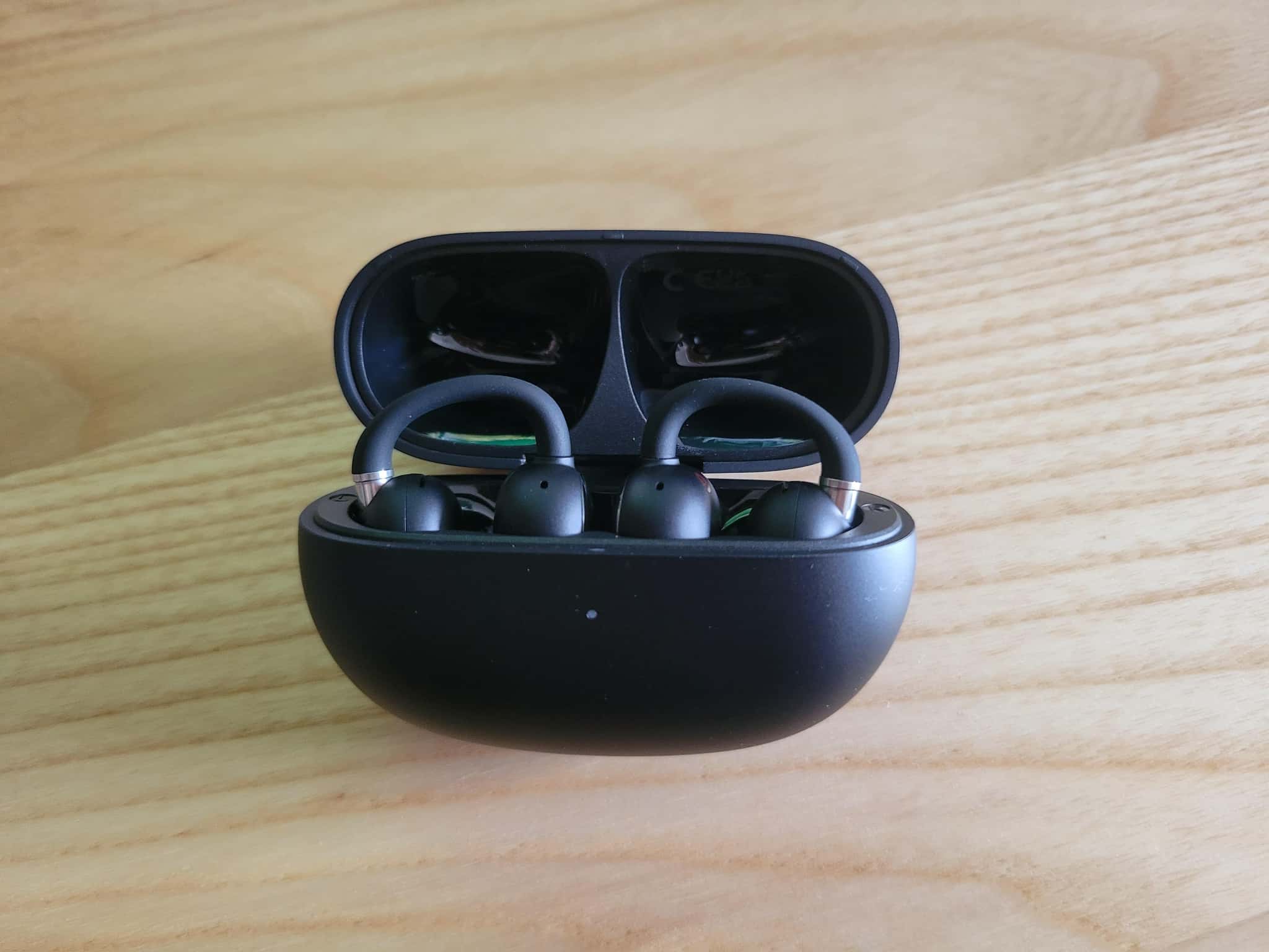 earfun clip 2の充電ケース