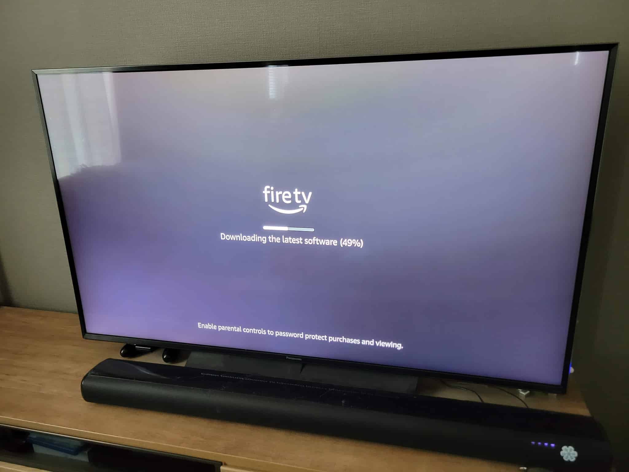 テレビに表示されたFire TV Stick 4K Selectの起動画面