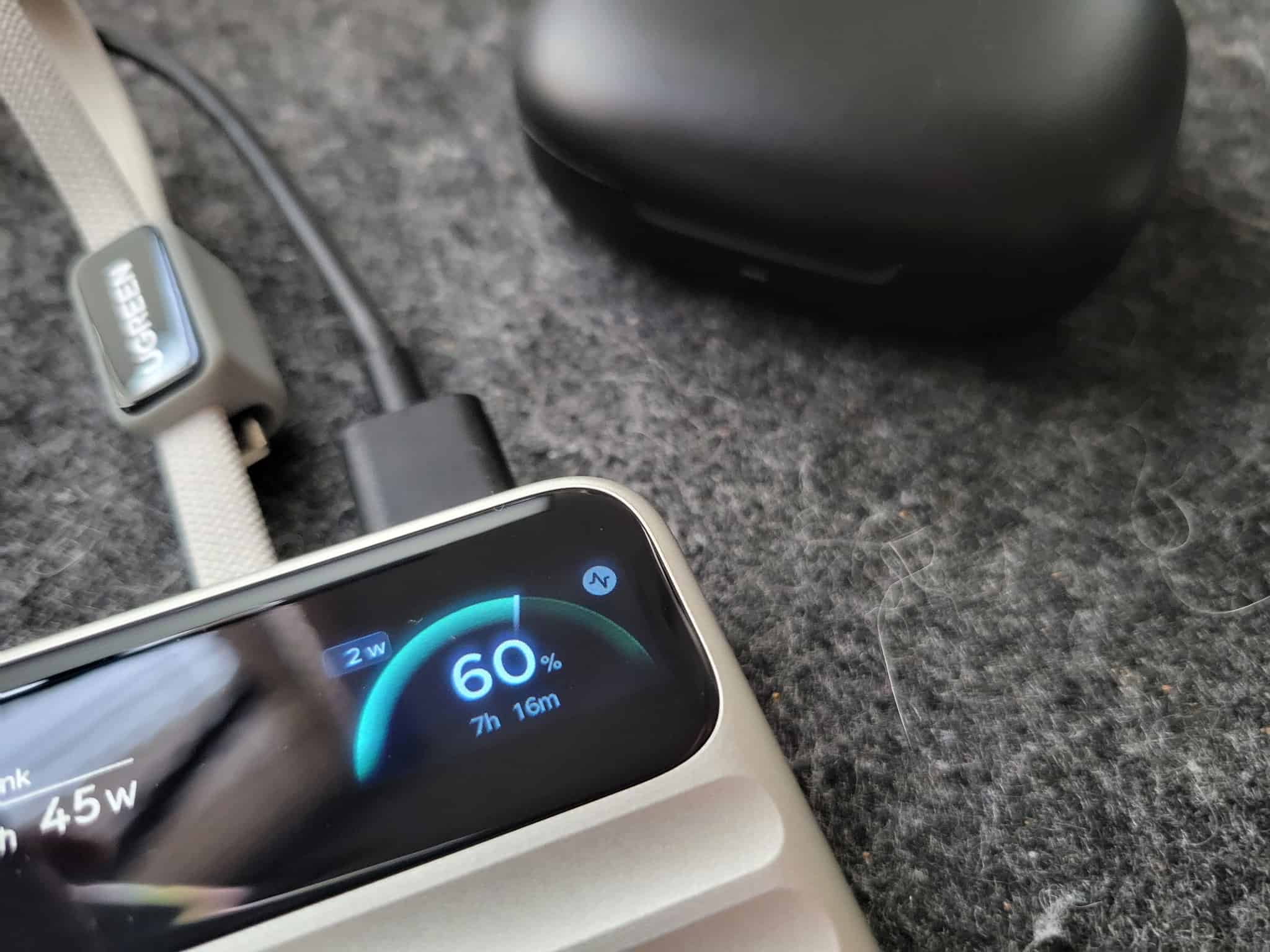 UGREEN Nexode Wavyでワイヤレスイヤホンを充電