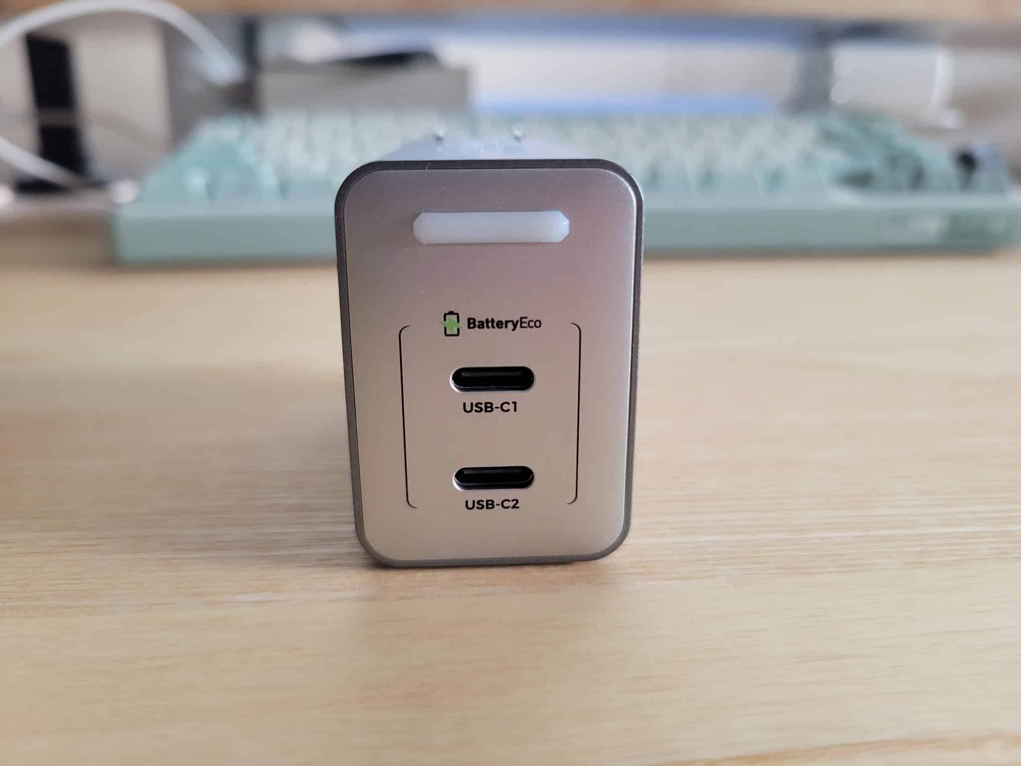 PHYSCE 67W 急速充電器の物理ボタン